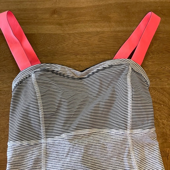 Lululemon tank - adjustable built in bra - Picture 3 of 9